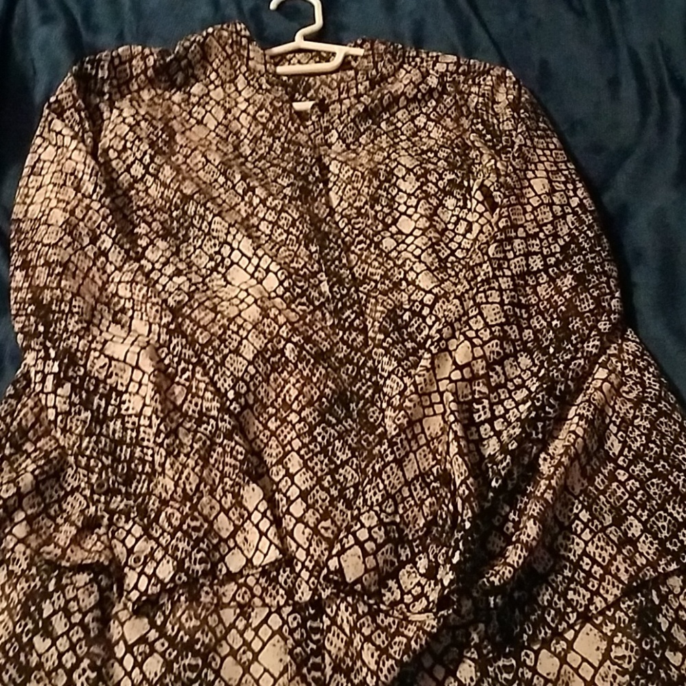 Black and whit blouse